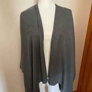 Uniqlo Accessories - Uniqlo shawl / scarf / wrap Uniqlo Accessories - Uniqlo shawl / scarf / wrap